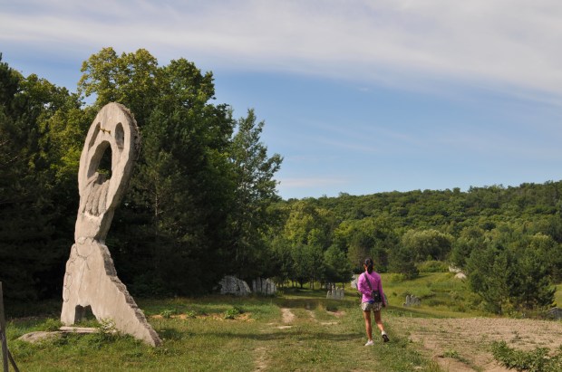 "Don't mind the Screaming Head..." Screaming Heads, Burk's Falls, ON (Nikon D300, AF-S DX NIKKOR 35mm f/1.8G @ f/8, 1/250, ISO100)